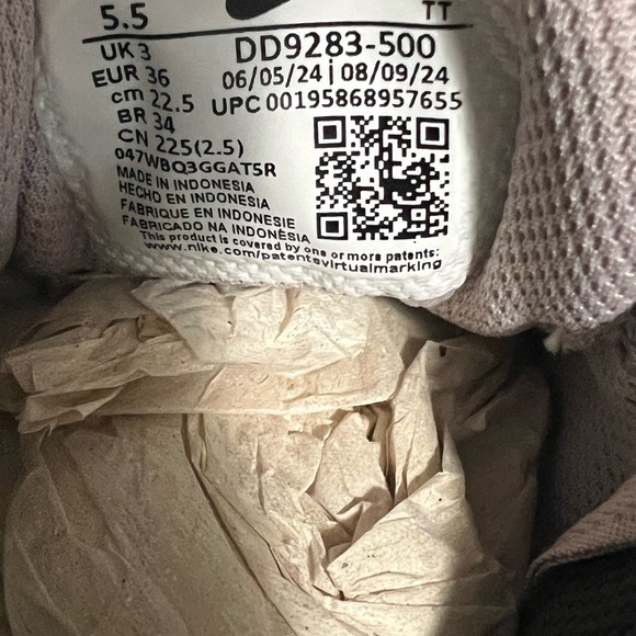 Nike girls  Running Shoes 5.5 - Picture 6 of 7